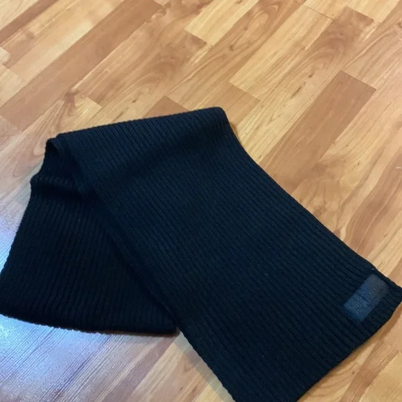 PINK Victoria’s Secret Scarf NWOT - Picture 5 of 5